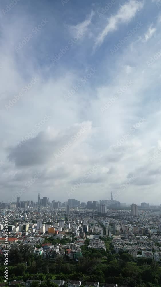 베트남 호치민(사이공)의 랜드마크와 춤추는 구름들의 타임랩스
베트남 호치민(사이공)의 랜드마크와 춤추는 구름들의 타임랩스
