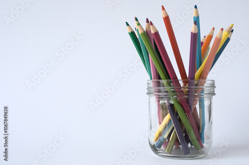 Coloring pencils in all the colours of the rainbow.