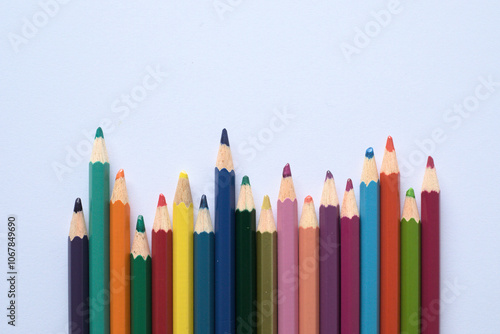 Coloring pencils in all the colours of the rainbow.