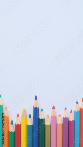 Coloring pencils in all the colours of the rainbow.