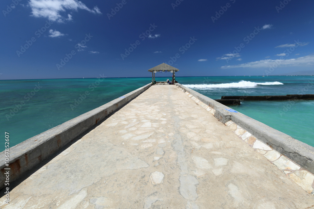 Naklejka premium ワイキキビーチの桟橋