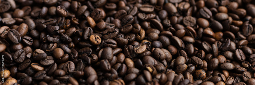 Fototapeta premium Macrophotography of roasted coffee beans.