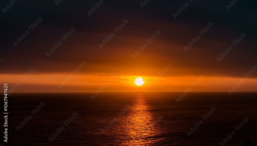 Obraz premium A big sun rises under the dark sky