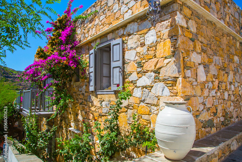 Fototapeta Naklejka Na Ścianę i Meble -  old house in the village on Sifnos