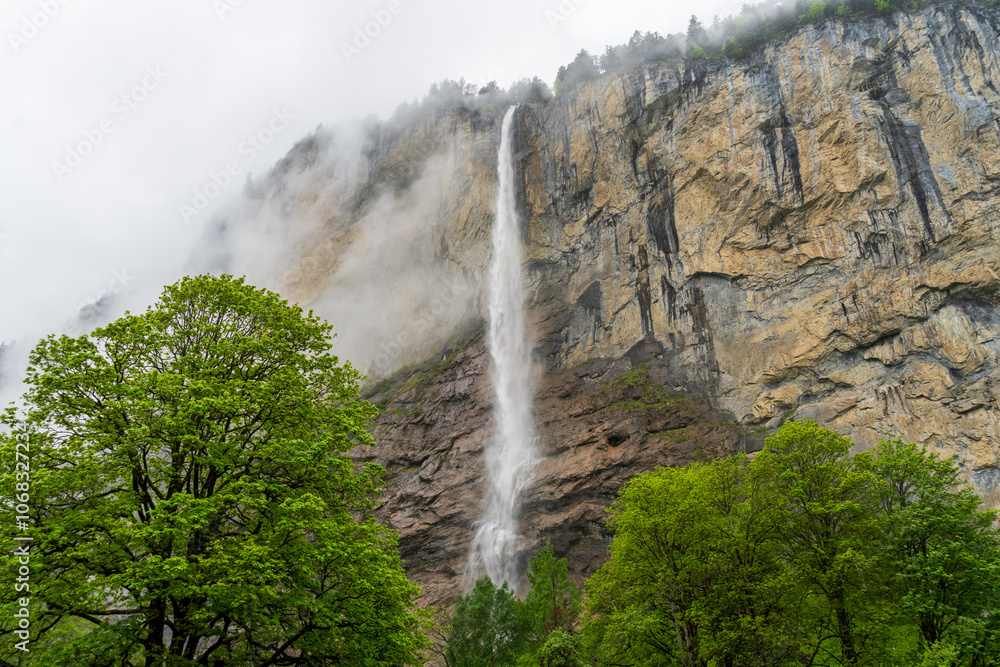 Obraz premium Lauterbrunnen, Village in Switzerland, in the Swiss Alps, Beautiful Valley with rocky cliffs and Waterfalls, Known as the Land of 72 Waterfalls