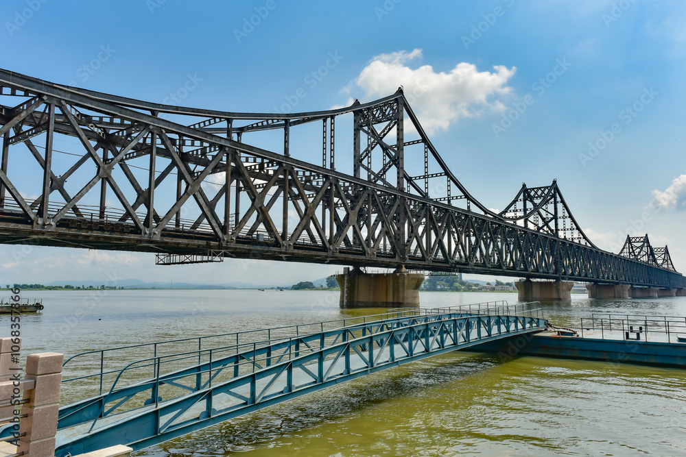 Obraz premium The steel bridge connecting the Yalu River in China to North Korea