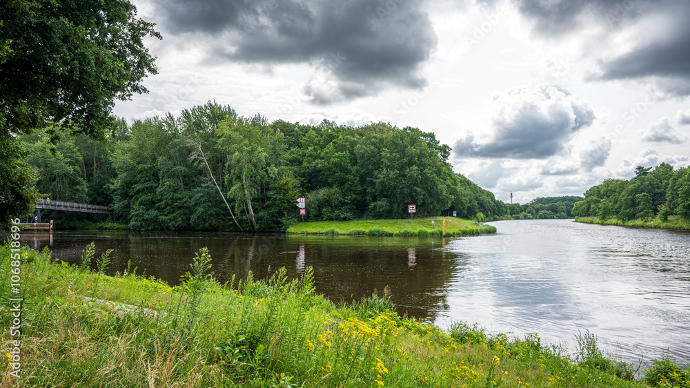 Fototapeta premium Ems und Emsaltarm-Roheide