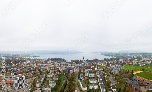 Cham am Zugersee, Kanton Zug, Schweiz im November Nebel