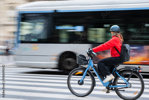 Se déplacer à vélo dans les rues de Paris