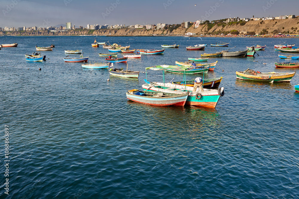 Fototapeta premium Chasing horizons on La Costa Verde.The stunning views from Chorrillos never fail to remind us of the beauty of Lima’s coast. Whether you're here for the sea breeze, the sunsets, or just to take in the