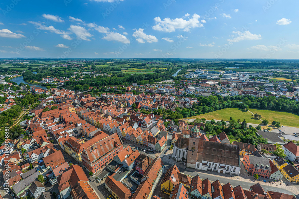 Obraz premium Luftbild der bayerischen Stadt Donauwörth in Nordschwaben