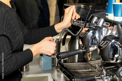 Obraz na płótnie Crafting the perfect espresso in a bustling café during the morning rush hour. w salonie