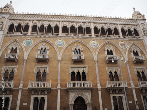 palazzo fizzarotti 