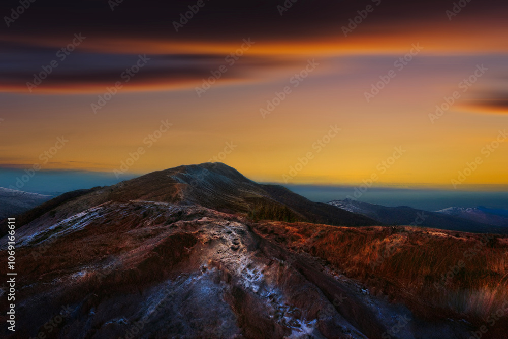 Obraz premium sunset in the mountains