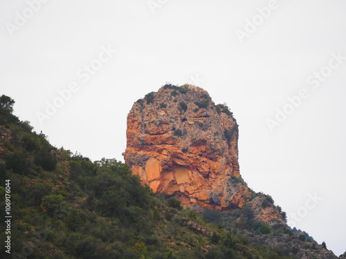 la torre de camarasa, roca esculpida por el viento y la lluvia, de color rojizo, lérida, cataluña, españa, europa 
 photo