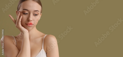 Young woman with cold sore ...