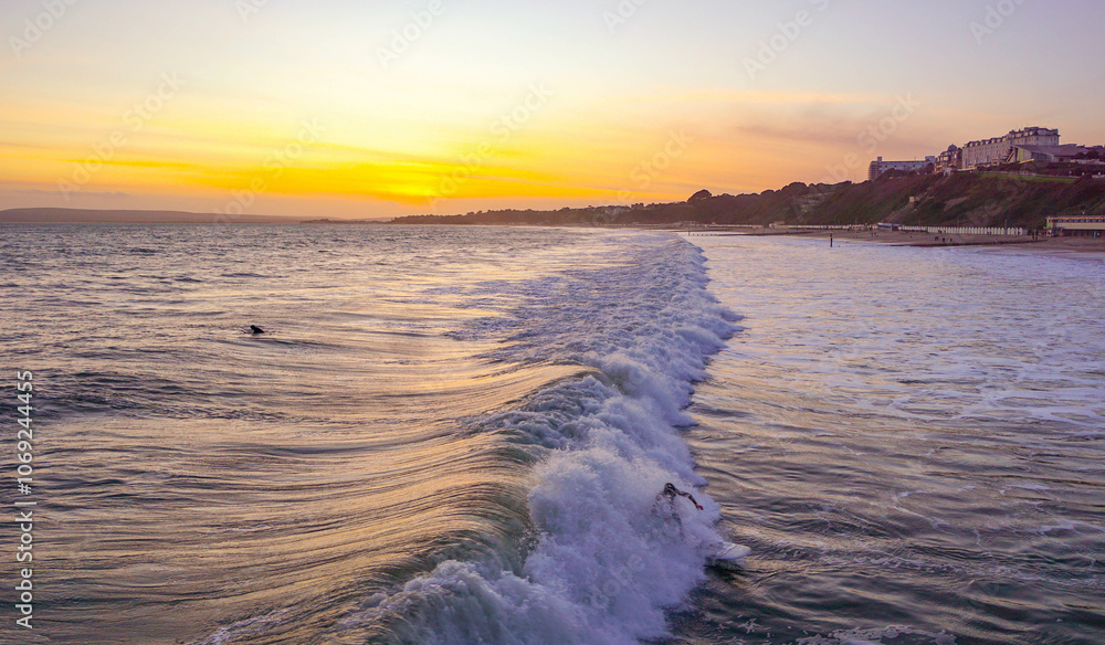 Obraz premium Sunset Surfing.