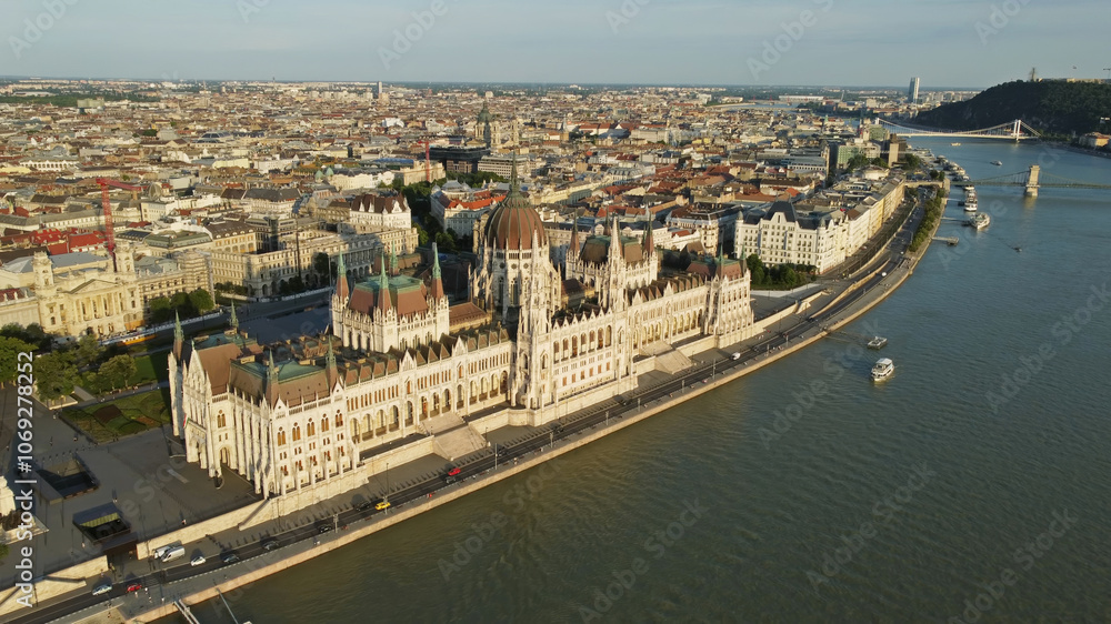 Obraz premium Budapest city and Danube river