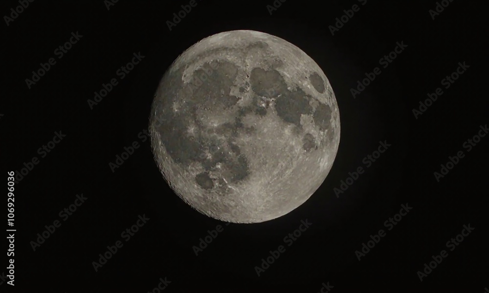 Obraz premium Full moon detailed lunar surface craters high resolution