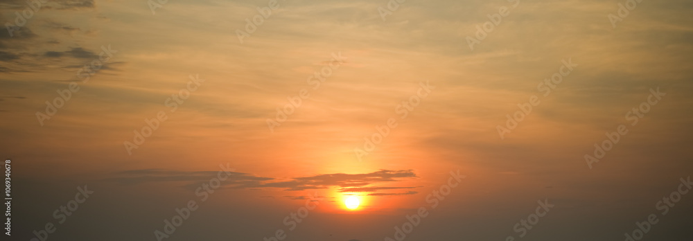 Fototapeta premium Golden evening sky, the beauty of the evening sky.