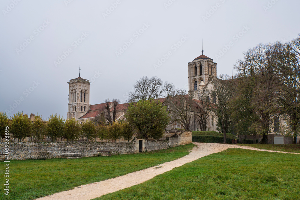 Naklejka premium Exterior view of the Basilica of Vézelay in Burgundy, France