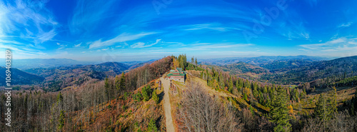 Obraz na płótnie Góry, Beskid Śląski w Polsce. Stożek, góra na granicy Polsko-Czeskiej, panorama jesienią z lotu ptaka. w salonie