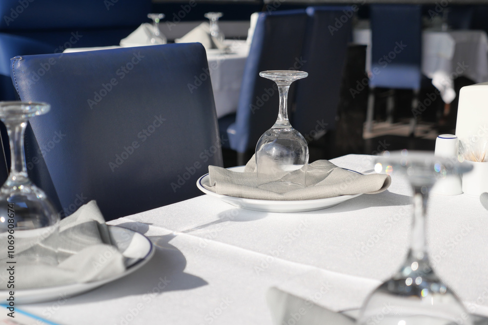 An Elegant Dining Setup featuring Beautiful Glasses and Plates for a Sophisticated Experience An Elegant Dining Setup featuring Beautiful Glasses and Plates for a Sophisticated Experience