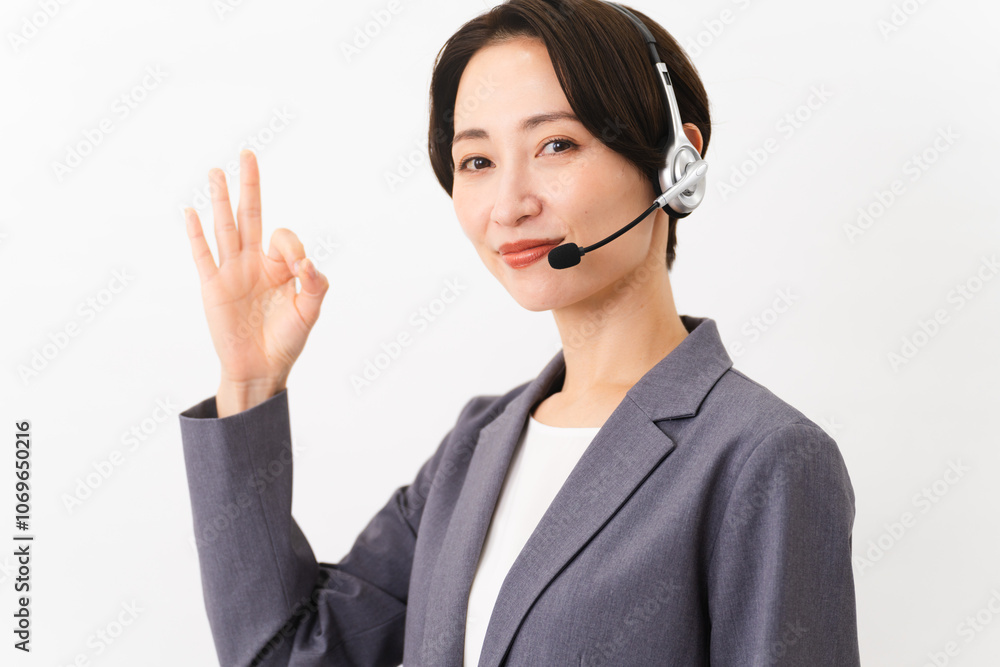 若い女性のオペレーター ビジネスイメージ
若い女性のオペレーター ビジネスイメージ