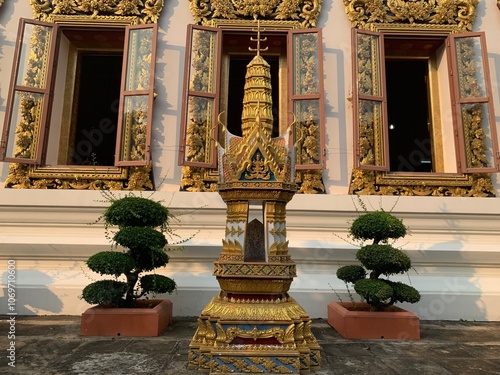 Photography bonsai bending tree style growth on Thai Temple, Wat U-Thai Bangkok Thailand