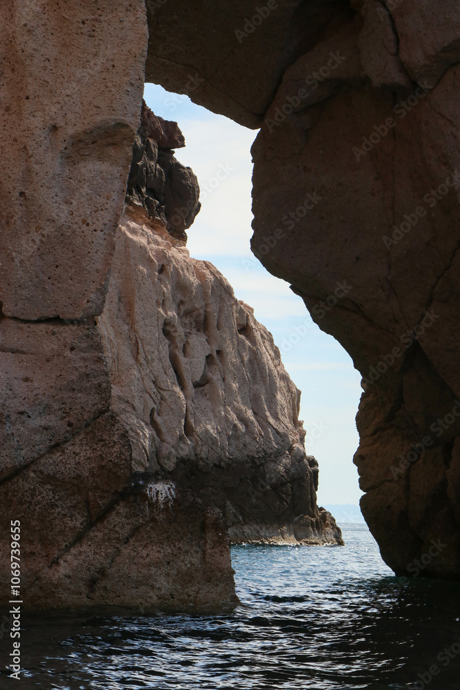 Contorno de Baja California Sur visto en la Isla de el Espíritu Santo