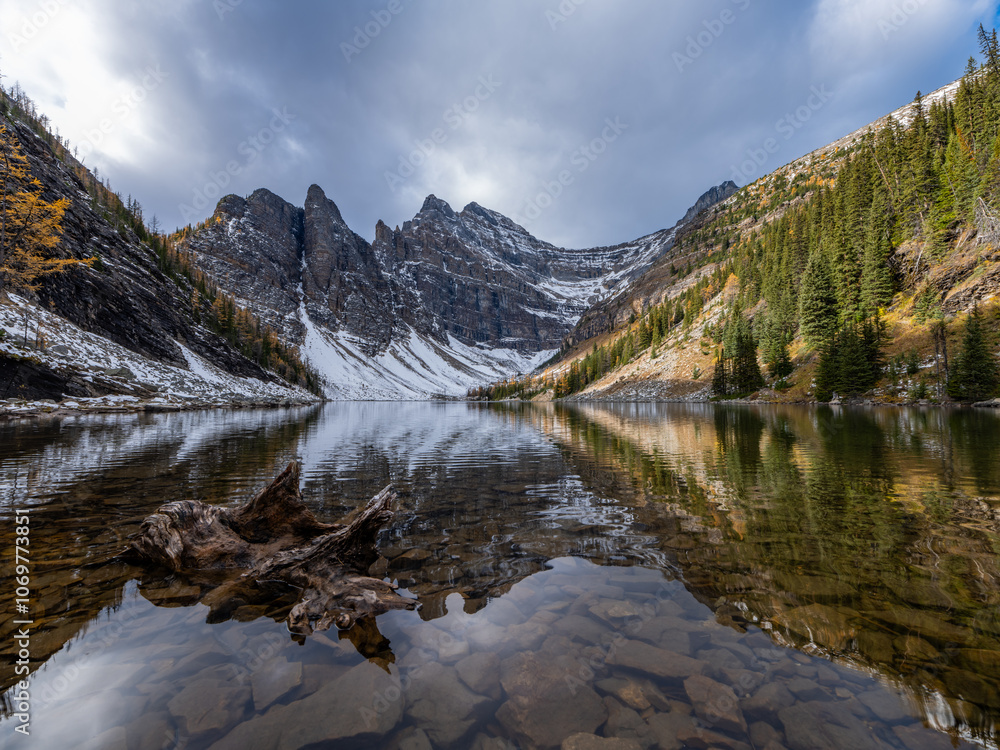 Fototapeta premium Agnes Lake Banff National Park Panorama