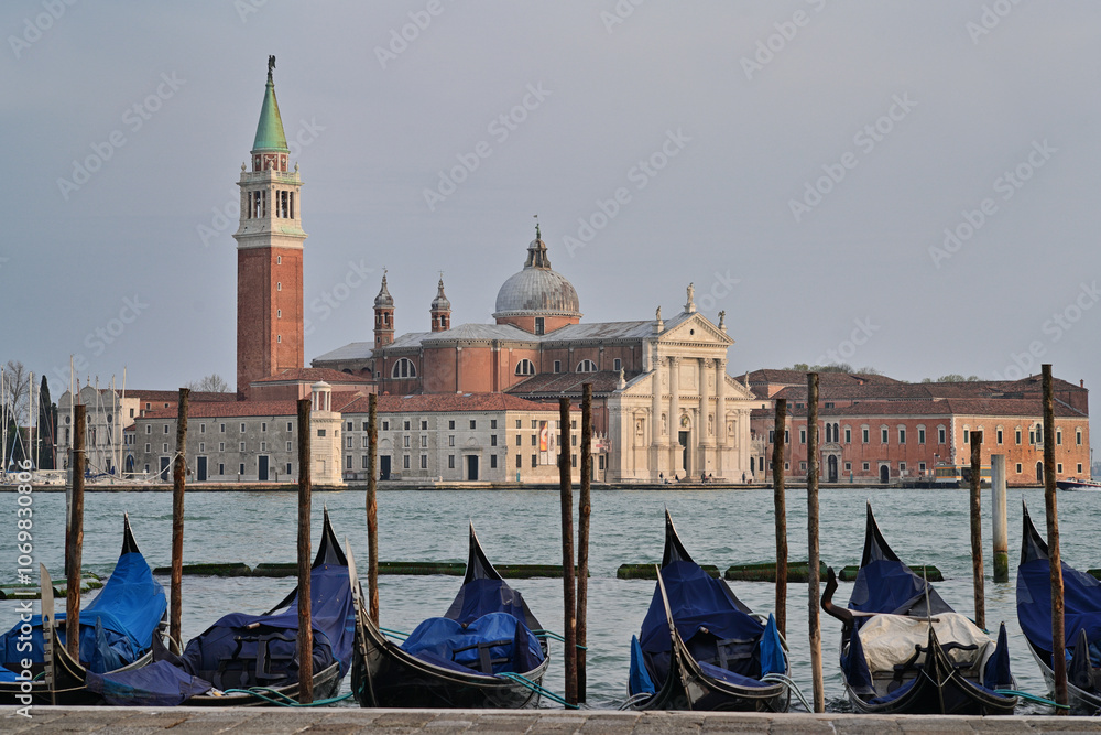 Venedig - Gondeln und Blick auf San Giorgio