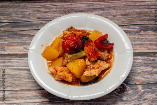 Obraz na płótnie Traditional delicious Turkish dishes; potato, tomato, pepper, garlic and meat dish (Turkish name; Fırında tas kebabı,) w salonie
