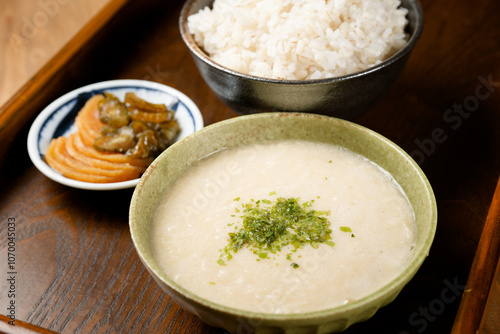 とろろ芋と麦飯