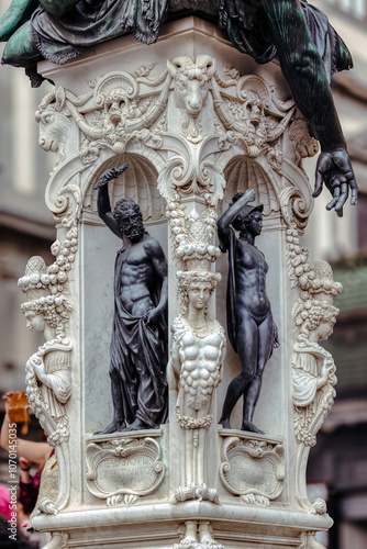 Obraz na płótnie Base of the statue of Benvenuto Cellini's Perseus. Tuscany, Florence, Italy. Perseus with the Head of Medusa is a bronze sculpture made by Benvenuto Cellini in the period 1545–1554 w salonie