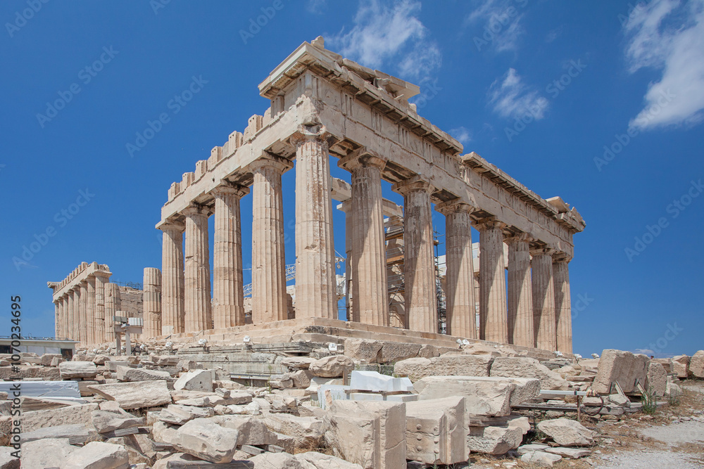 Obraz premium Greek archaeology and travel concept. Acropolis and Parthenon in Athens, Greece. Ancient Greece architecture.