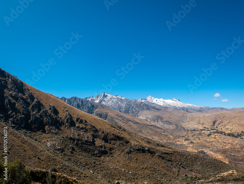 Obraz na płótnie Mountains of the Huascaran National Park, a Natural Area Protected as a Biosphere Reserve in the Peruvian Department of Ancash w salonie
