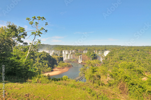 Fotografie Iguazú Falls  waterfalls on the Iguazu River on the border of the Argentine and