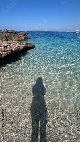 Reflet silhouette dans l'eau crystal de Sicile