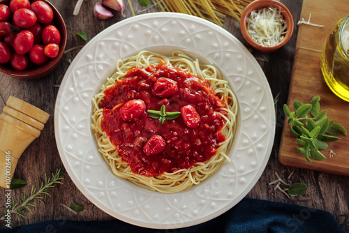 Tomate e massa com molho vermelho