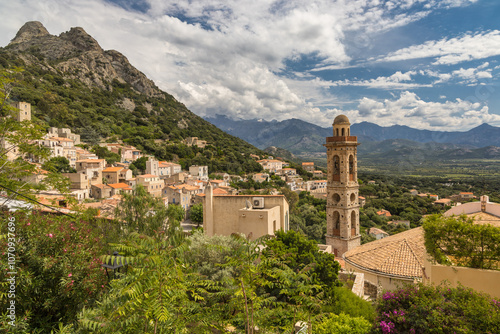 Pittoreskes Lumio bei Calvi im Frühling photo