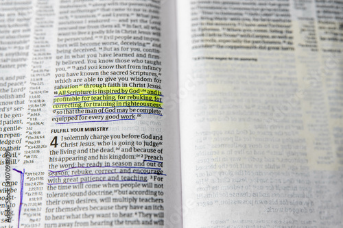 Foto 2 Timothy 3:16-17