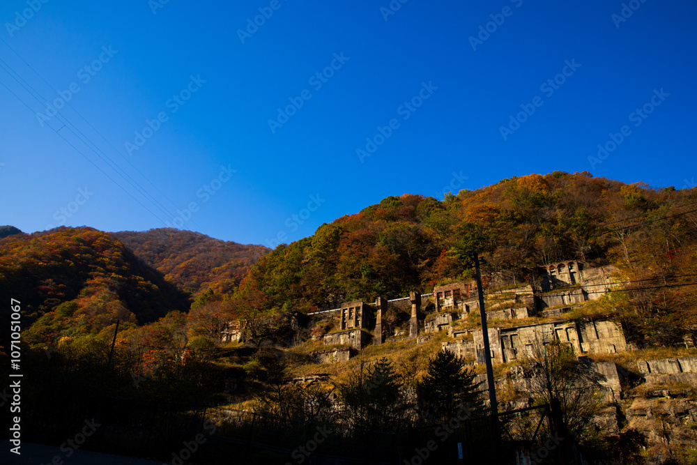 Obraz premium 紅葉の頃の旧釜石鉱山