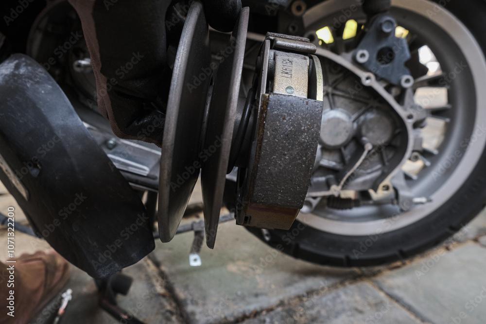 Mechanical working on automatic CVT transmission of scooter mortorcycle repair belt and clutch Mechanical working on automatic CVT transmission of scooter mortorcycle repair belt and clutch
