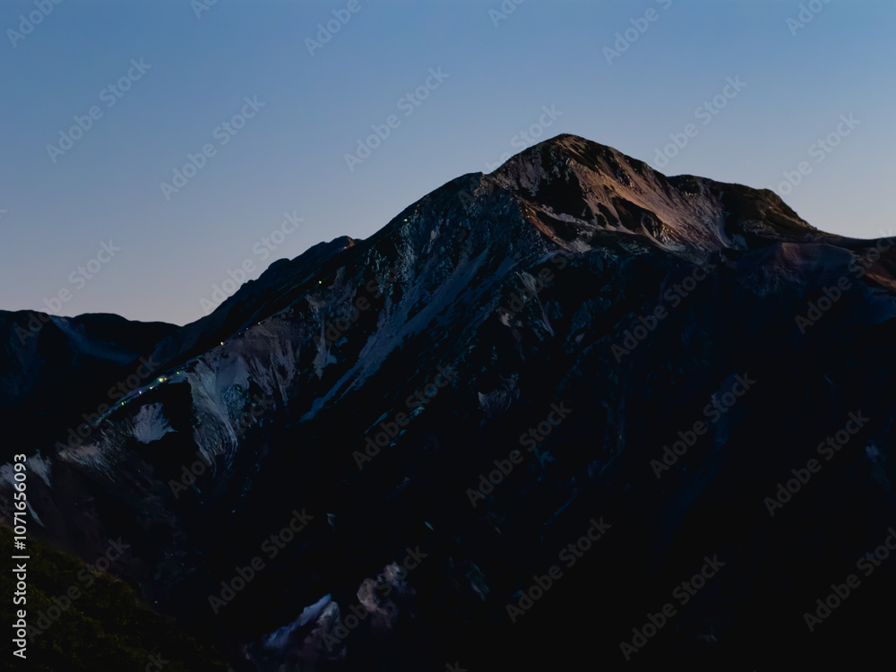 Φωτογραφία 夜明け前の鷲羽岳、静寂に包まれた百名山