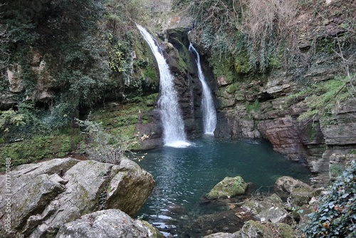 Obraz na płótnie Carpinone - Cascate del Carpino al termine del sentiero w salonie