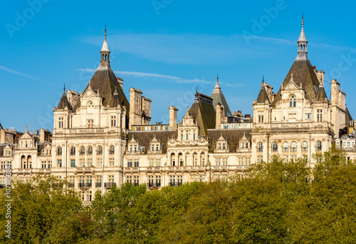 Obraz na plátně Architecture of Victoria embankment in London, UK