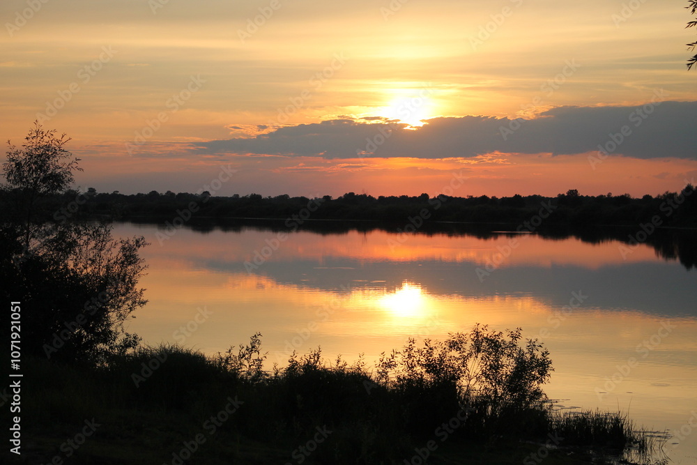 Obraz premium sunset over the river