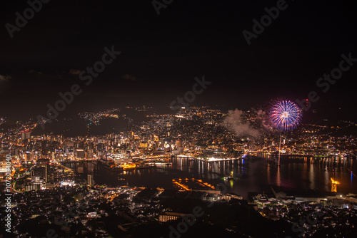 Fotografía fireworks over the nagasaki harbor
