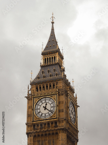 Photography big ben tower against grey skies